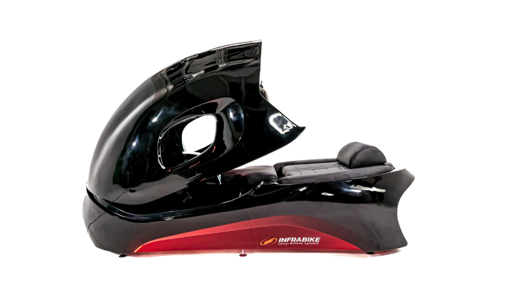 Uomo con INFRABIKE® — allenamento in gravità zero Italia